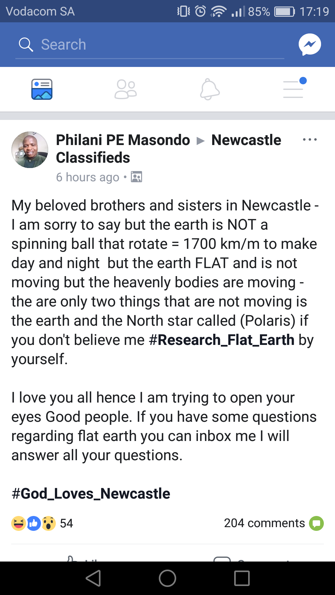 Newcastillian, society