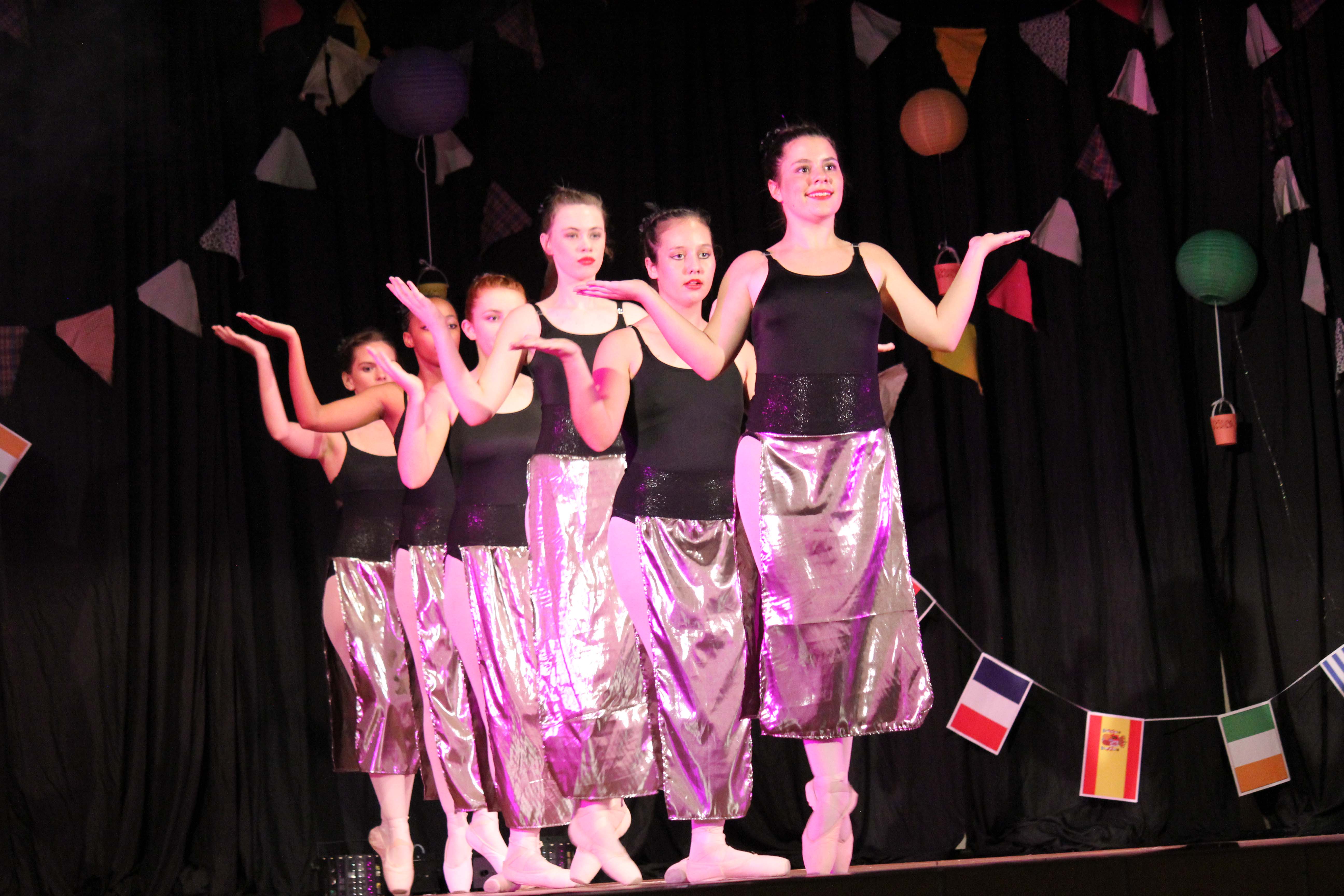 Dancing, Newcastillian