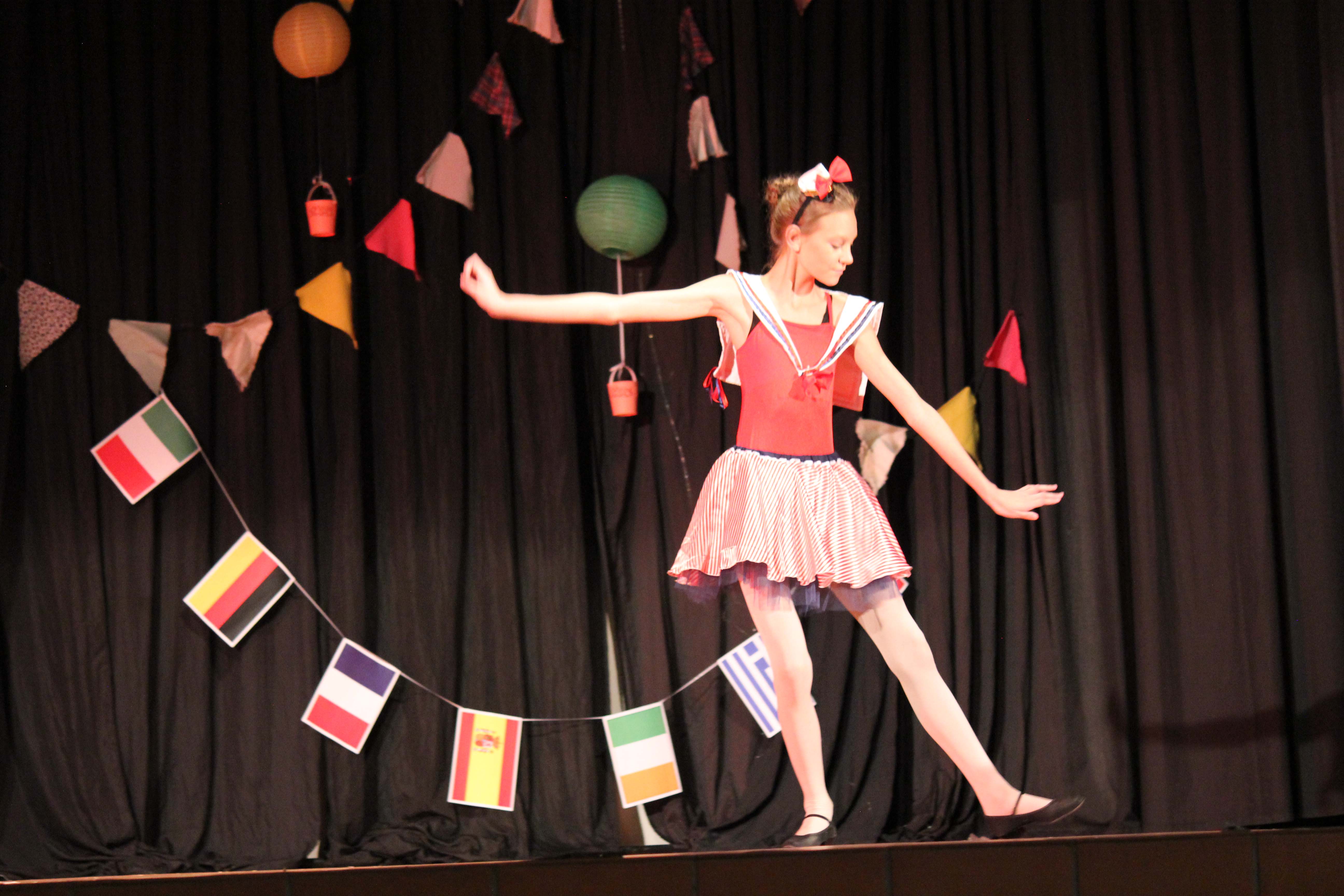 Dancing, Newcastillian