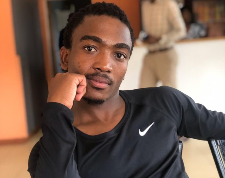 Neo Makhakhe, Newcastillian