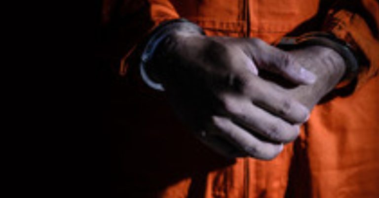 Off-duty cop catches burglars red-handed in Ekuvukeni business