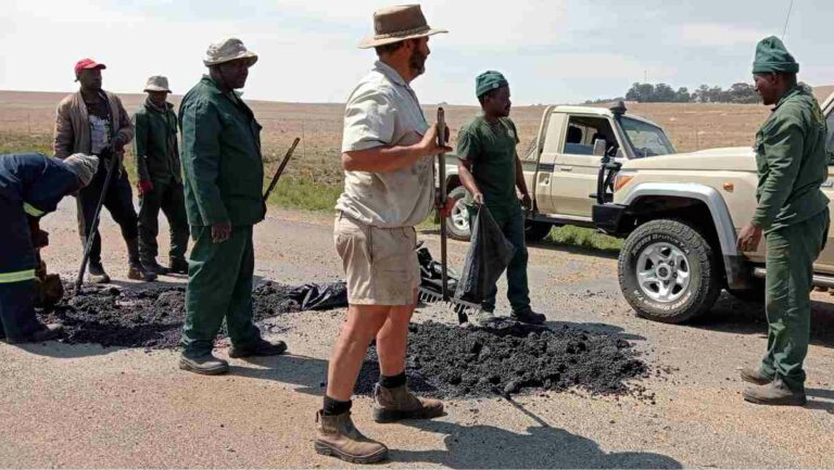 Farmers brave the heat continuing to fix the Memel Road