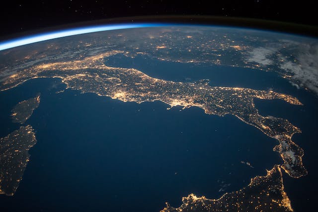 52 bite sized facts: Unveiling earth's wonders
