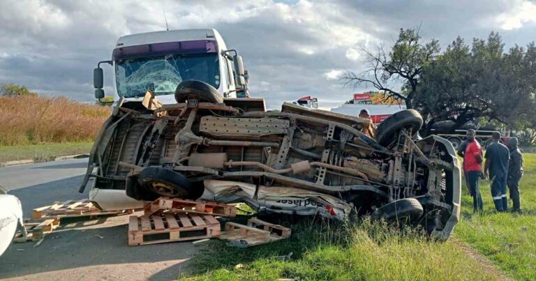 Bakkie and truck collide on Albert Wessels Drive, Newcastle