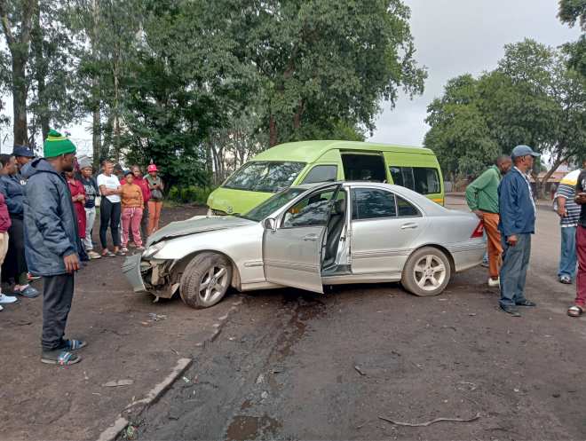 Head-On Collision Between Mercedes and Taxi Blamed on Pothole