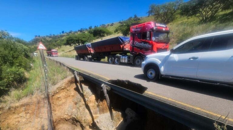 R74 Oliviershoek Pass sinkholes